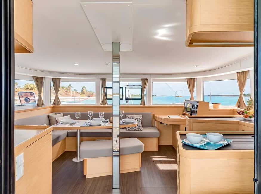 Funchal: New Year's Eve - Luxury Catamaran with food & drink - The Experience Breakdown