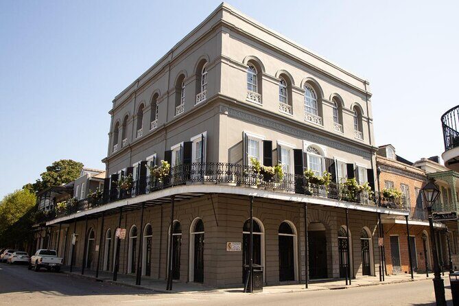 Ghost Tour and Haunted Pub Crawl Party - An In-Depth Look at the Ghost Tour and Haunted Pub Crawl Party