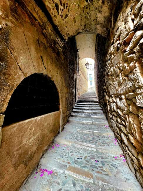 Girona: Jewish Heritage Tour with Museum Entry - Where and How Does the Tour Unfold?