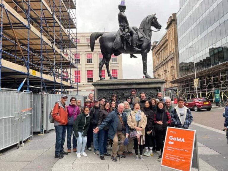 Glasgow: Walk The streets with a professional actor as guide - FAQs