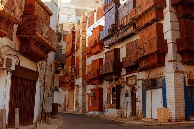 Guided Tour in Jeddah by local woman - Who Should Book This Tour?