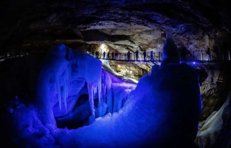 Hallstatt & Ice Cave & 5 fingers Private Trip From Salzburg - What’s Included and What to Consider