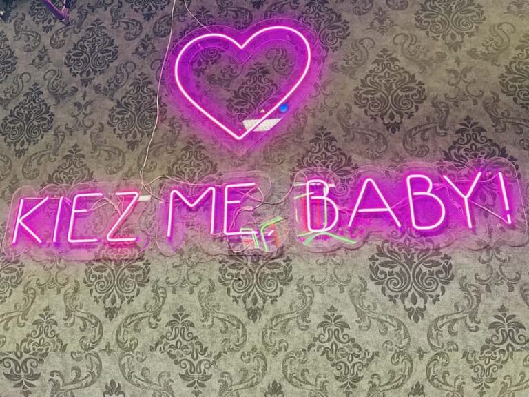 Hamburg: Bachelorette Bar & Club Tour  Champagne, Shots & Party - The Itinerary in Detail