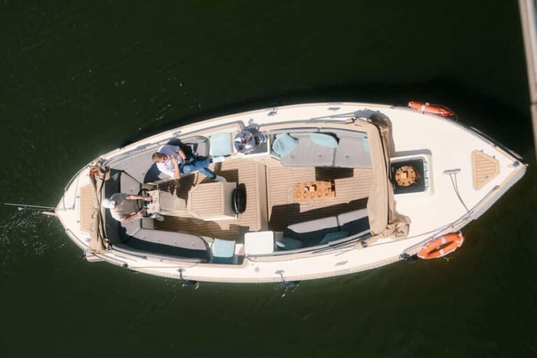 Heidelberg: Boat ride Heidelberg Private boat with captain 1.5 hours for up to 2 guests - FAQs