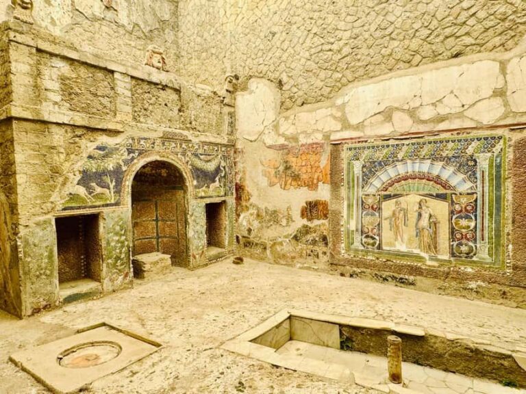 Herculaneum: experience with an archaeologist in a small group of up to 10 people - What Makes This Tour Stand Out?