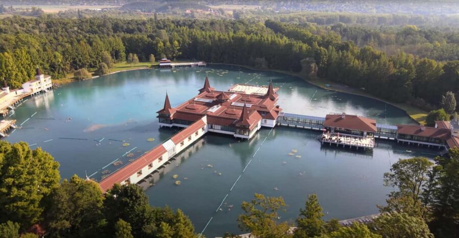Hévíz Wellness Escape: Thermal Lake Day Trip from Budapest - The Itinerary Breakdown: What to Expect