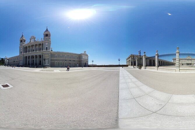 Historic Madrid Virtual Reality Experience with an Official Guide - Why Choose This Tour?