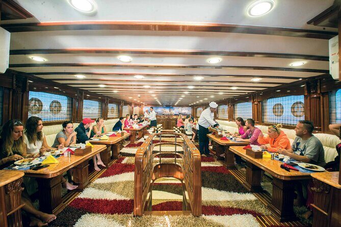 Hurghada: Elite VIP Cruise with Seafood and BBQ Buffet Lunch - The Boat and Its Facilities