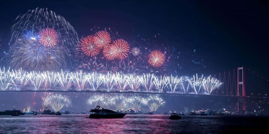 Istanbul: New Year's Eve Bosphorus Cruise with Fireworks - Pricing and Value