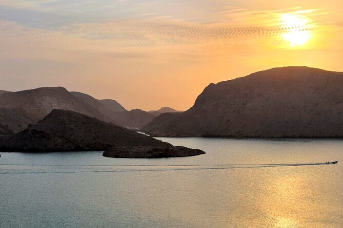 Kayak Guided Tour: Sunset in Qurum, Muscat - What Makes This Tour Stand Out