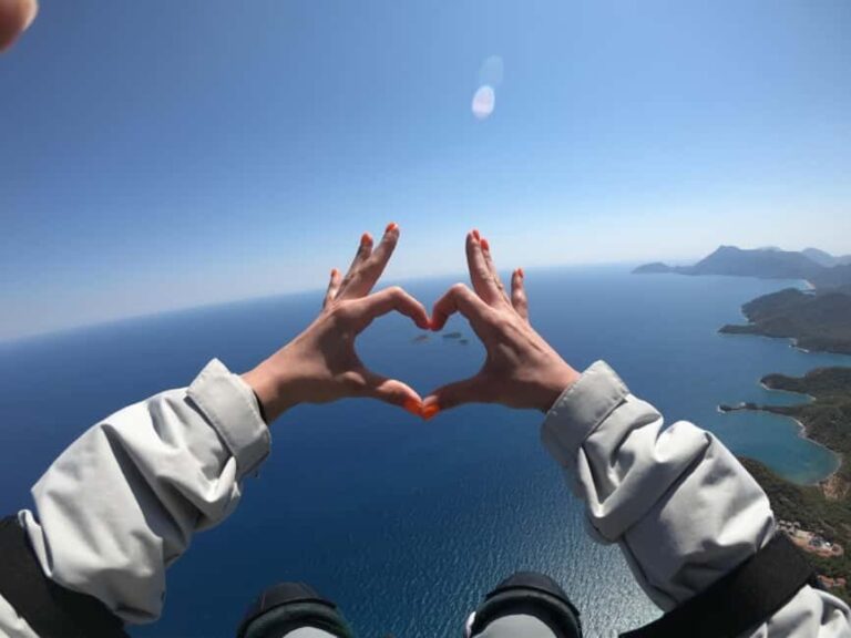 Kemer: Paragliding with Hotel Transfer & Cable Car - Introduction to the Experience