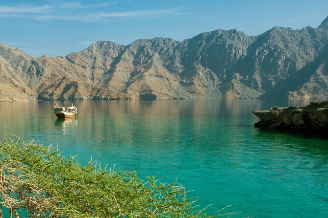 Khasab Full Day Dhow Cruise With Enjoying Snorkeling, Lunch & Dolphin Watching - Food and Refreshments: A Truly Satisfying Meal