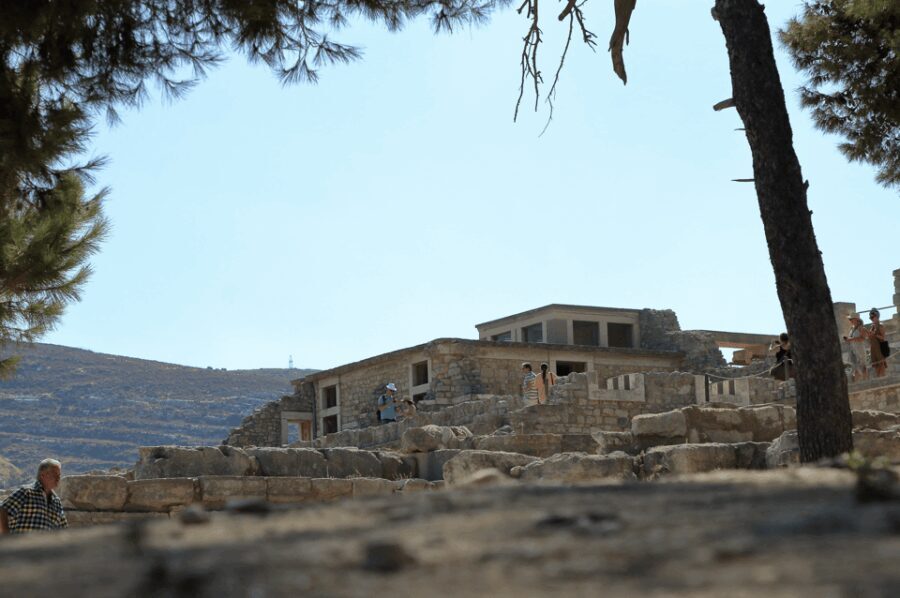 Knossos Palace Private Tour with Licensed Guide and Tickets - What To Expect During the Tour