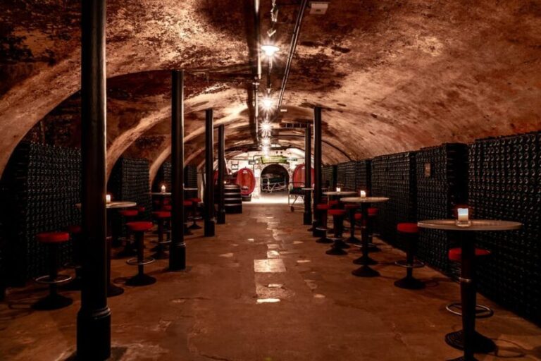 Koblenz: Wein-& Sektgeschichte(n) incl. Wein/Sekt Verkostung - Who Will Love This Tour?