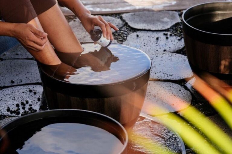 Kona Salt Farm: Deep Ocean Cold Water Mineral Foot Soak - The Experience Itself: Step-by-Step