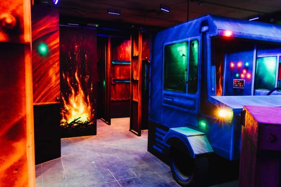 Kortrijk: Ultimate Laser Tag Experience  3 Games + Drink - The Gameplay: Three Thrilling Rounds