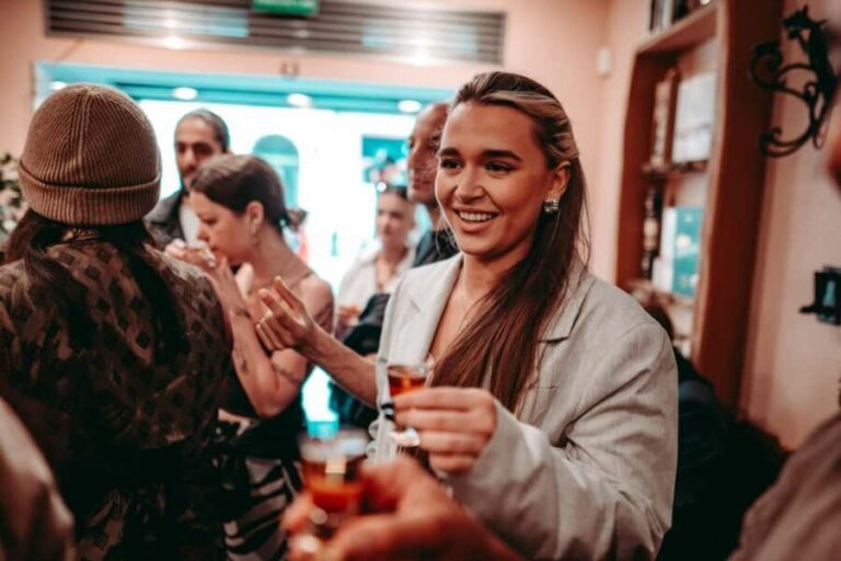Krakow: 6pm Tipsy Bar Tour W/Karaoke+Twist(Thu-Fri-Sat-sun) - The Experience: Social, Fun, and Authentic