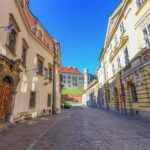 Krakow: The Underground Market Museum Guided Tour - The Guided Experience: Guides and Group Dynamics