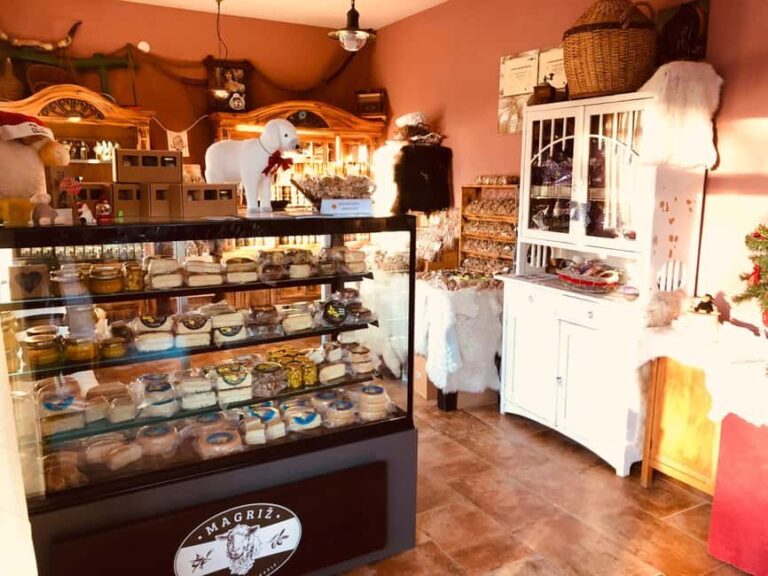 KRK: Cheese factory inside tour and product tastingguide - Who Will Love This Tour?
