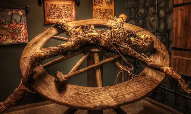 LA: Medieval Torture Museum Ticket with Ghost Hunting - Who Should Consider This Tour?