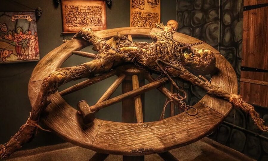 LA: Medieval Torture Museum Ticket with Ghost Hunting - Who Should Consider This Tour?