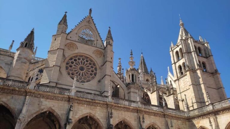 León Cathedral: tour with a local art historian - The Practicalities: What You Should Know