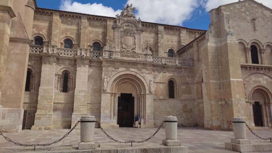 León: Private tour with a local art historian - The Value of a Guided, Personal Experience
