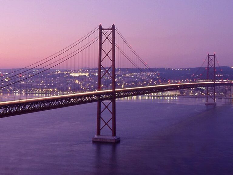 Lisbon: Fado Night Tour Dinner & Show - The Authentic Fado Experience