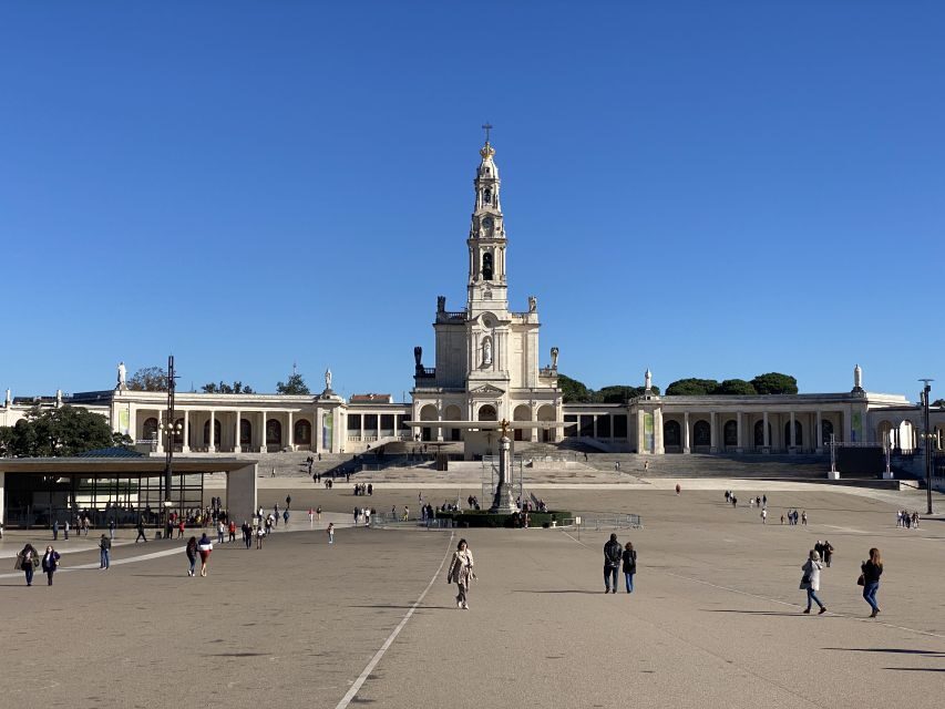 Lisbon: Fátima, Batalha, Nazaré & Obidos Small-Group Tour - Exploring the Itinerary in Detail