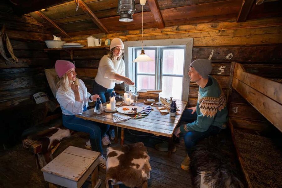 Lofoten: Food Tour and cinnamon bun masterclass - Visiting a Traditional Rorbu and Its Maritime Heritage