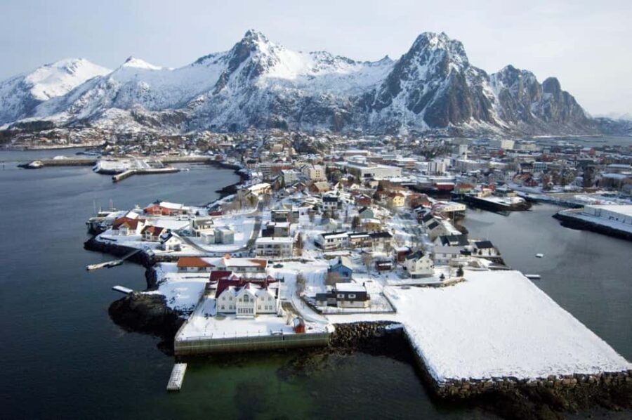Lofoten Svolvær: Lunch cruise to Skrova & Henningsvær - The Stop at Skrova: The Whale Island