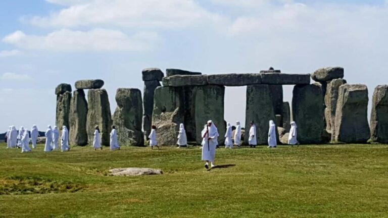 London: Stonehenge and Woodhenge Private Black Cab Tour - What to Expect from This Private Black Cab Tour