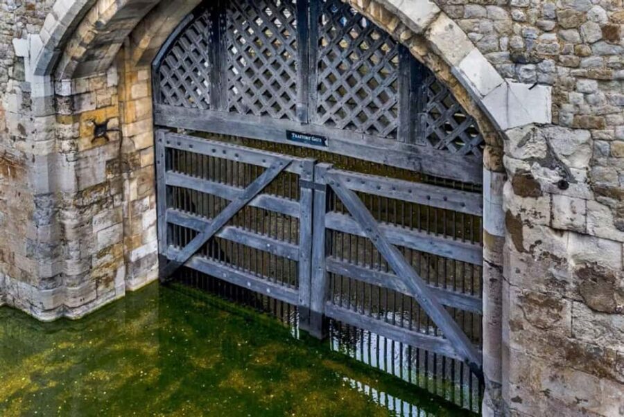 London: Tower of London and Crown Jewels Private Guided Tour - Practical Details and Tips