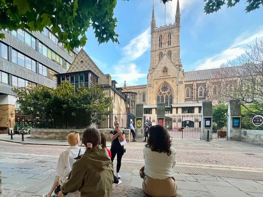 London: Twilight Walking Tour of Legends and Landmarks - Capturing the Nighttime Beauty