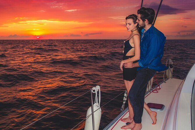 Luxury Sunset Sailing Cruise in Cancun with Light Dinner and Open Bar - Who Is This Tour Best For?