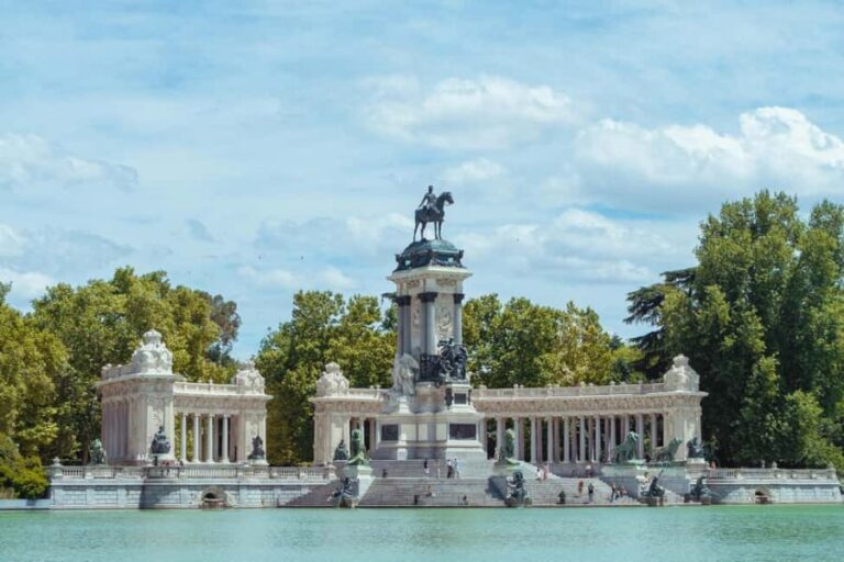 Madrid: Retiro Park Guided Walking Tour with Gourmet Tapas - The Perfect Combination: Nature and History