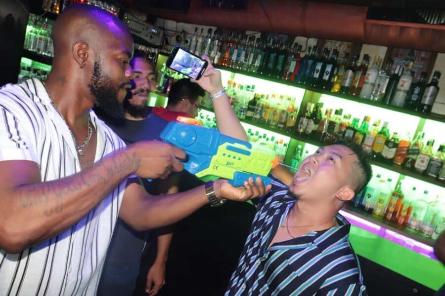 Madrid: Top Pub Crawl with Drinks and Free Nightclub Entry - The Guides: Who Keeps the Night Running Smoothly?
