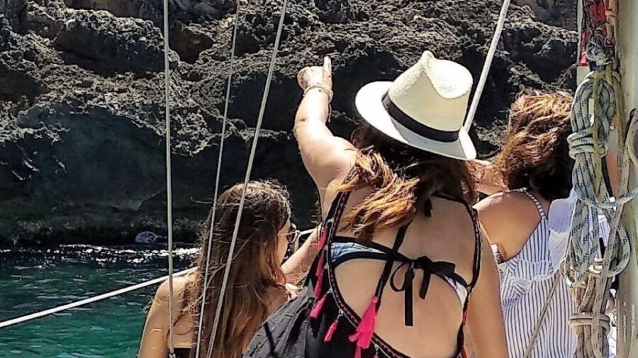 Mallorca Boat Tour with Swim, Cliff Food, & Drinks - Food and Drinks: Casual and Refreshing