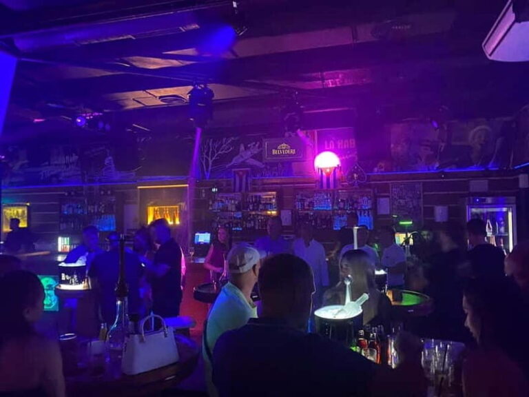 Marbella: Puerto Banús club tour including drinks and three clubs - Starting Point and Meeting Arrangements