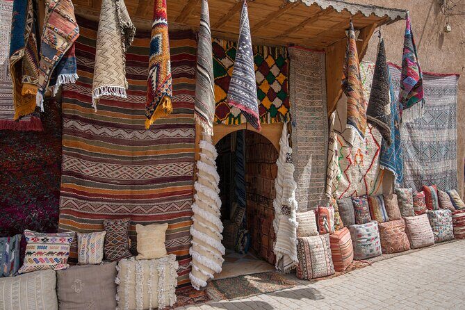 Marrakech: Bahia Palace, Saadian Tombs, Souk and Medina Tour - An In-Depth Look at the Marrakech: Bahia Palace, Saadian Tombs, Souk and Medina Tour