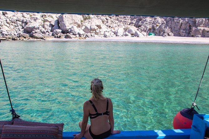 Musandam Khasab Day Trip and Dhow Cruise from Dubai - Boarding the Traditional Dhow: What to Expect
