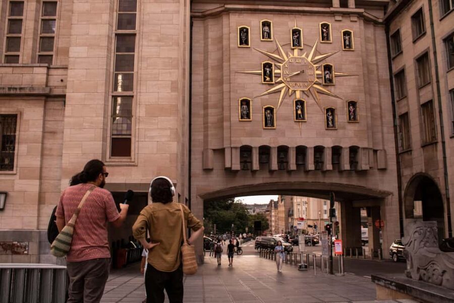 MUSICAL TOUR OF BRUSSELS (SPANISH) - A Walk Through Iconic Sites with a Musical Twist