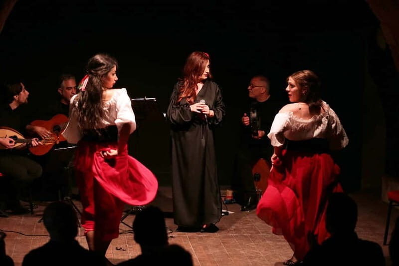 neapolitan show with traditional music, dance and tasting! - The Setting and Atmosphere