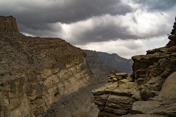Oman Grand Canyon, Jebel Shams & Nizwa Full Day Tour - Jebel Shams: The Roof of Oman