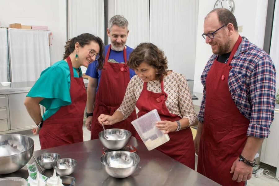 only in ITALIAN - International aperitif + cooking class in Italian - Dettagli pratici e considerazioni