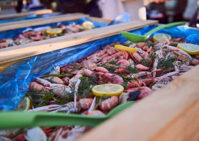 Oslo: Oslofjord Fjord-Style Dinner Cruise - The Dinner Experience: Fresh, Authentic Norwegian Seafood