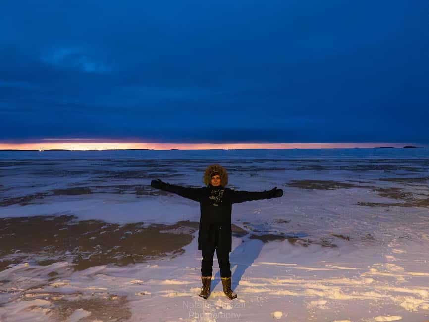 Oulu: Guided Night Walking Tour with Northern Lights Hunting - A Walk Through the Experience
