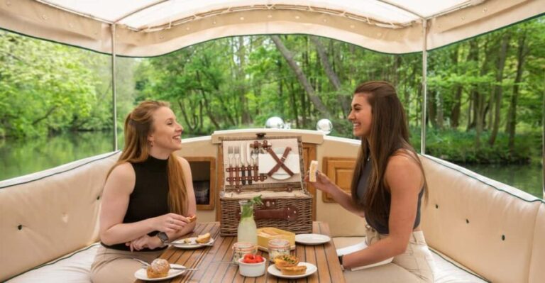 Oxford: Scenic Sightseeing Cruise with Gourmet Picnic - The Guides and Crew: Personal Touches That Make a Difference