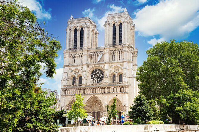 Paris Notre Dame Cathedral & lle de la Cite Walking Tour - The Itinerary in Detail
