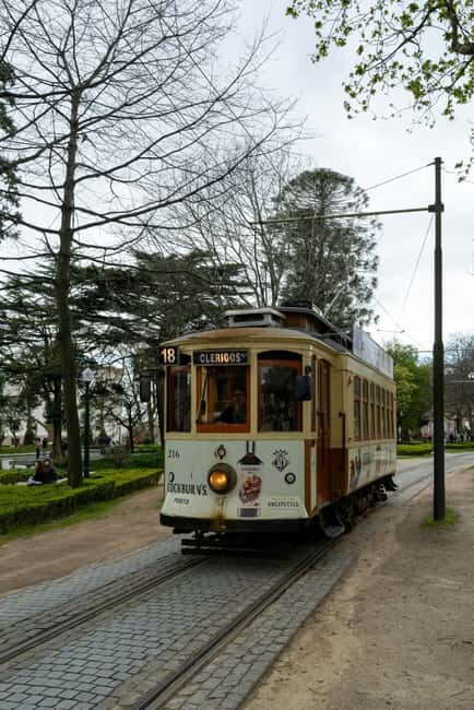 Porto Highlights and Tram - Private Tour - Exploring the Foz do Douro and Beyond